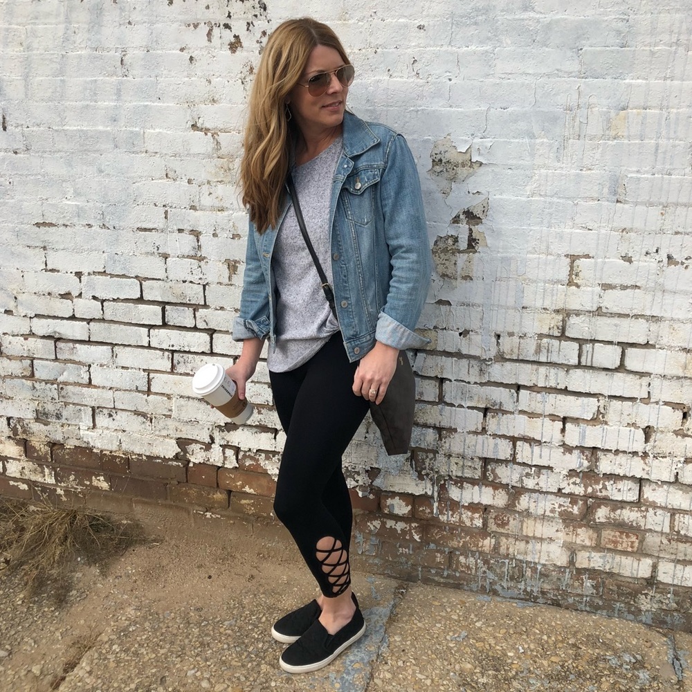 Criss cross ankle black leggings
